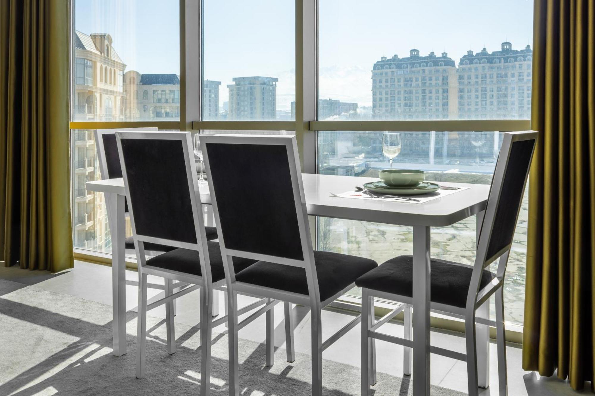 9Th And 6Th Floor Stylish Apartments With Mountainvista Bişkek Dış mekan fotoğraf